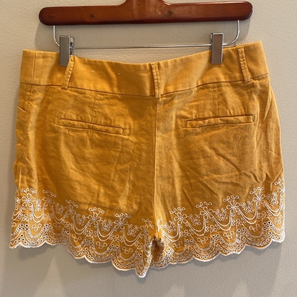 LOFT Linen Blend Riviera Embroidered Scalloped Hem Shorts Mustard Yellow Sz 4 - Picture 4 of 9